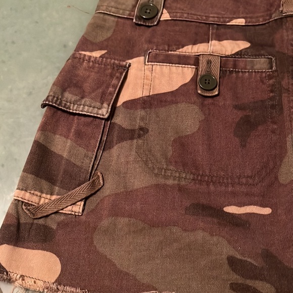 Mods International army print cargo skirt with 4 side pockets & 2 back pockets - Picture 6 of 9